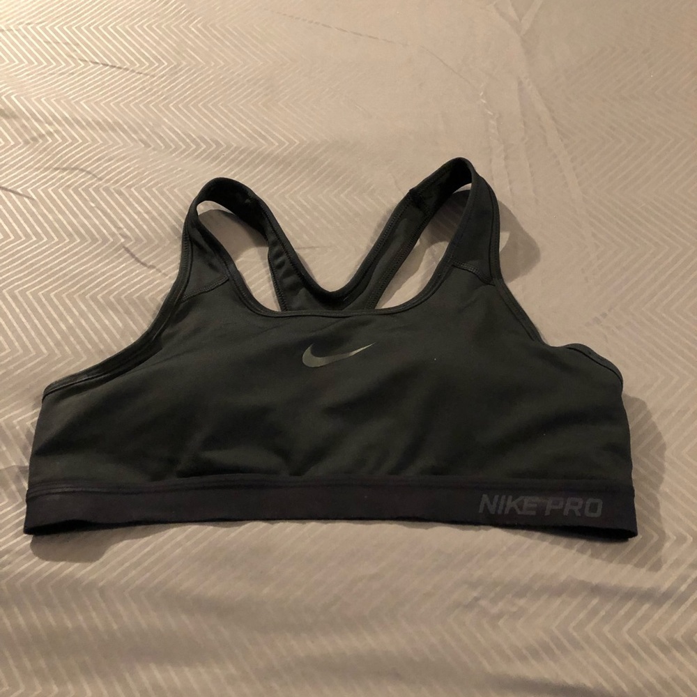 Nike classic sports bra